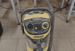 Location outil Aspirateur poussière et eau  Karcher près de Guimps