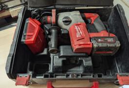 Location outil Perforateur burineur électrique Milwaukee près de Villiers-le-Bel