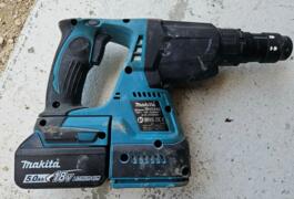 Location outil Perforateur burineur électrique Makita près de Le Versoud