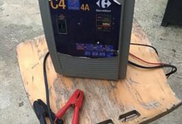 Location outil Chargeur de batterie électrique près de Saint-Hilaire-des-Landes