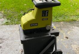 Location outil Broyeur de végetaux électrique Ryobi près de Lestrem