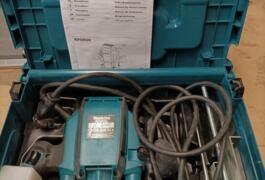 Location outil Défonceuse à bois électrique Makita près de Anthy-sur-Léman