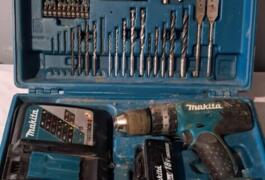 Location outil Perceuse visseuse Sans-fil Makita près de Saint-Julien-l'Ars