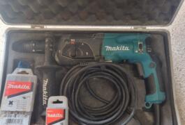 Location outil Perforateur burineur électrique Makita près de Gourgé