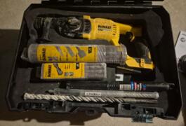 Location outil Perforateur électrique Dewalt près de La Fare-les-Oliviers