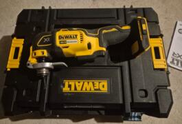 Location outil Outil multifonction électrique Dewalt près de La Fare-les-Oliviers