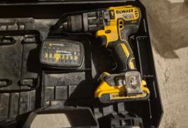 Location outil Visseuse sans-fil Dewalt près de La Fare-les-Oliviers