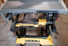 Location outil Scie sur table électrique Dewalt près de Livre sur changeon