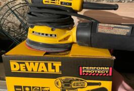 Location outil Ponceuse excentrique électrique Dewalt près de Asnières-sur-Seine