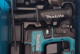 Location outil Perforateur à percussion électrique Makita près de Sermérieu