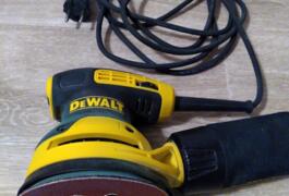 Location outil Ponceuse électrique Dewalt près de Les Lilas
