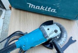 Location outil Tronçonneuse à disque électrique Makita près de Juvignac