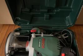 Location outil Défonceuse à bois électrique Bosch près de Non renseignée