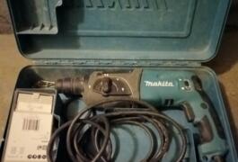 Location outil Perceuse sur colonne électrique Makita près de Vanves