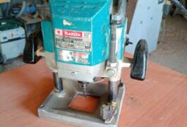 Location outil Défonceuse à bois électrique Makita près de Abeilhan
