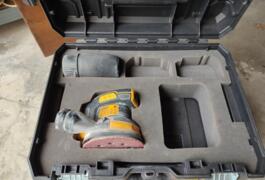 Location outil Ponceuse excentrique batterie Dewalt près de Le Cannet