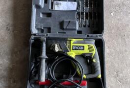 Location outil Burineur perforateur électrique Ryobi près de Valailles