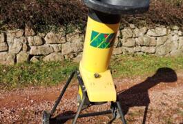 Location outil Broyeur de végetaux électrique près de Thizy-les-Bourgs