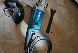 Location outil Lapidaire 230mm Makita près de Sainte-Soulle