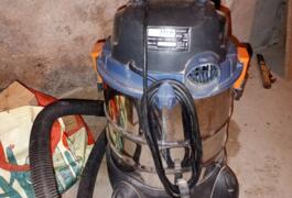Location outil Aspirateur électrique près de Pacé