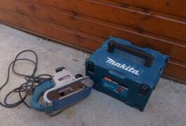 Location outil Ponceuse à bande 100mm/610mm électrique Makita près de Lille