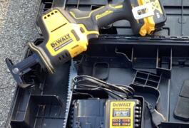 Location outil Scie sabre électrique Dewalt près de Surzur