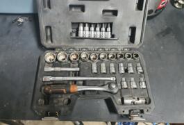 Location outil Coffret clés à douilles Coffret Magnusson près de Chiré-en-Montreuil