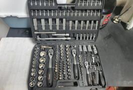 Location outil Coffret clés à douilles Coffret près de Chiré-en-Montreuil
