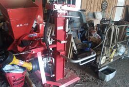 Location outil Casse bois hydraulique  près de Saint-Pourçain-sur-Sioule