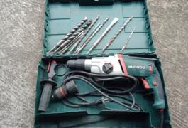 Location outil Perforateur électrique Metabo près de Moulins