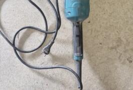 Location outil Disqueuse 230mm Makita près de Lamballe-Armor