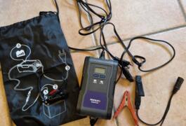 Location outil Chargeur de batterie électrique près de Merignac