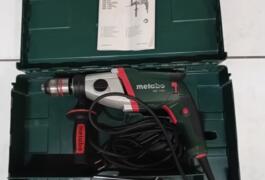 Location outil Perceuse électrique Metabo près de Saint-Pierre-Eynac