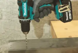 Location outil Visseuse perceuse Sans-fil Makita Sans-fil Makita près de La Roche-Blanche