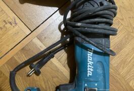 Location outil Perceuse à percussion électrique Makita près de Lyon