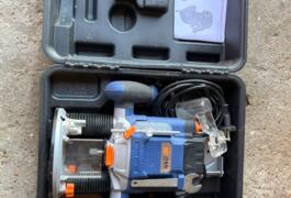 Location outil Défonceuse à bois électrique près de Bardos