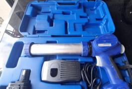 Location outil Pistolet silicone  près de Montesquieu-des-Albères