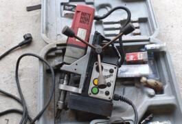 Location outil Perceuse magnétique électrique Milwaukee près de Hennebont