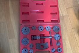 Location outil Kit repousse piston  près de Annemasse