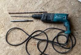 Location outil Burineur perforateur électrique Makita près de Chauzon