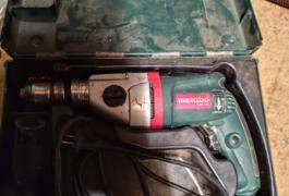 Location outil Perceuse à percussion électrique Metabo près de Plourivo