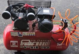 Location outil Compresseur 100l 2cv  près de Rochechouart