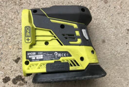 Location outil Ponceuse batterie Ryobi près de Toussieu