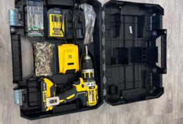 Location outil Perceuse à percussion Sans-fil Dewalt près de Neuilly-sur-Seine