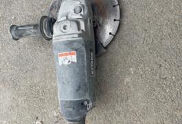 Location outil Meuleuse disqueuse 230mm près de Non renseignée