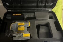 Location outil Ponceuse  Dewalt près de Vienne en arthies