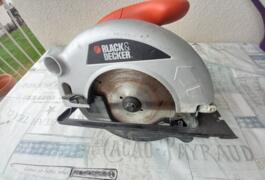 Location outil Scie circulaire  Black et decker près de Embrun
