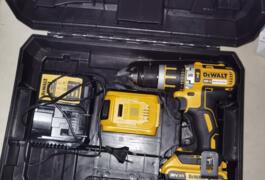 Location outil Perceuse Sans-fil Dewalt près de Cadillac sur garonne