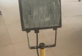 Location outil Projecteur de chantier électrique près de Léognan