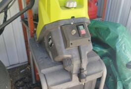 Location outil Broyeur de végetaux électrique Ryobi près de Bezouce
